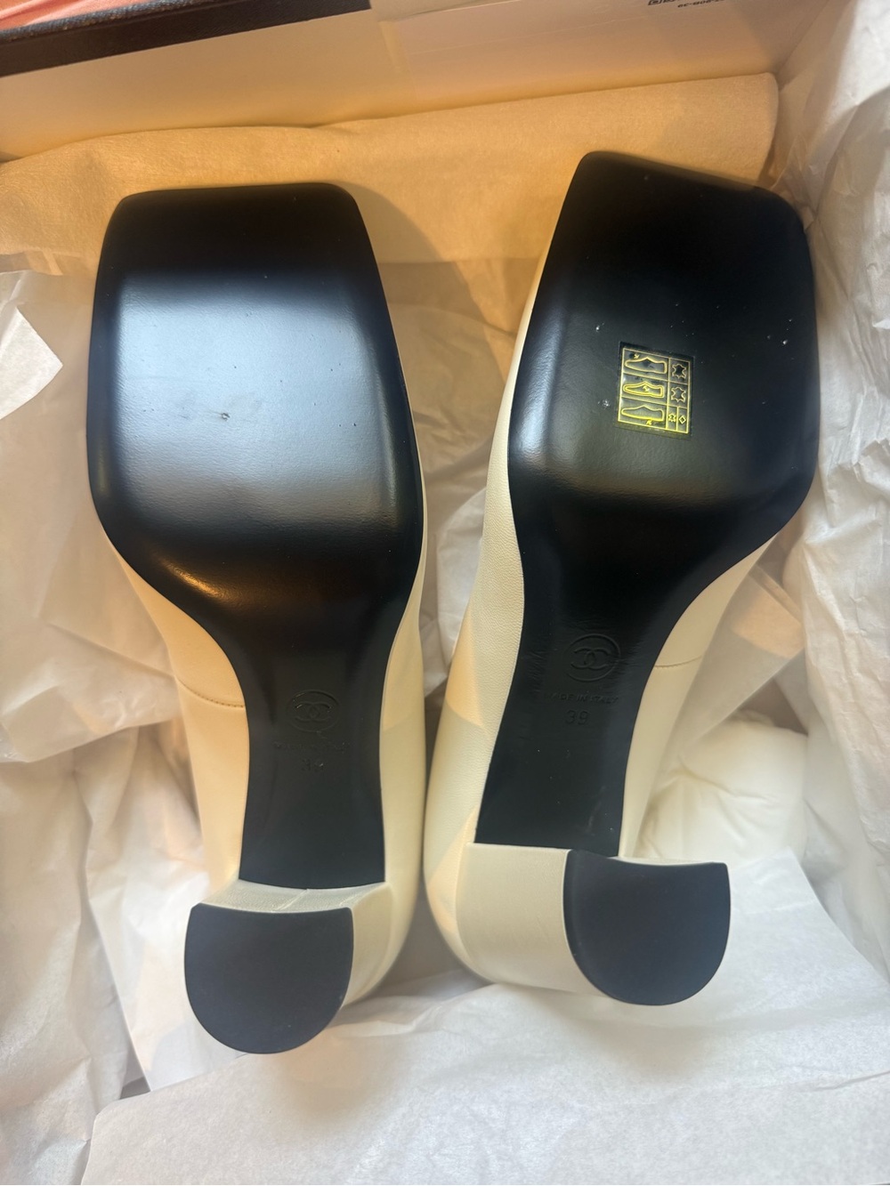 CHANEL PUMP TURNLOCK MATHIEU BLAZY Black & White Block Heel Pumps - Picture 3 of 5